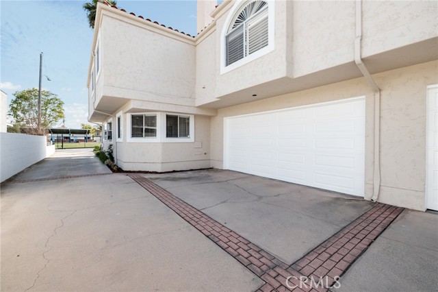 Driveway from rear unit
