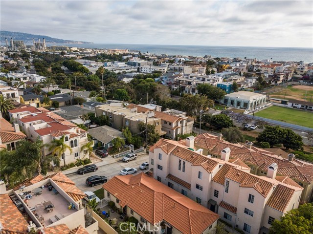 621 9th Street, Hermosa Beach, California 90254, 3 Bedrooms Bedrooms, ,2 BathroomsBathrooms,Residential,Sold,9th,SB18145085