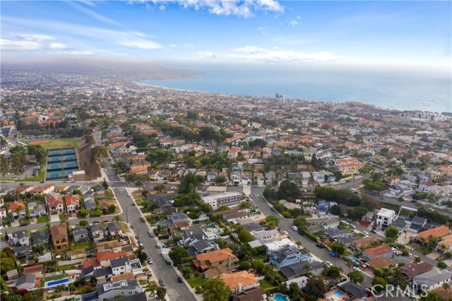 519 Juanita Avenue, Redondo Beach, California 90277, 5 Bedrooms Bedrooms, ,2 BathroomsBathrooms,Residential,Sold,Juanita,SB21138287