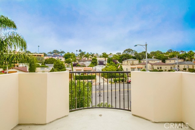 611 Pacific Coast, Redondo Beach, California 90277, 5 Bedrooms Bedrooms, ,4 BathroomsBathrooms,Residential,Sold,Pacific Coast,OC17213002