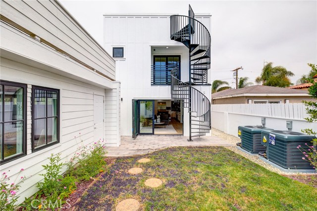 1218 6th Street, Hermosa Beach, California 90254, 4 Bedrooms Bedrooms, ,1 BathroomBathrooms,Residential,Sold,6th,SB18218680