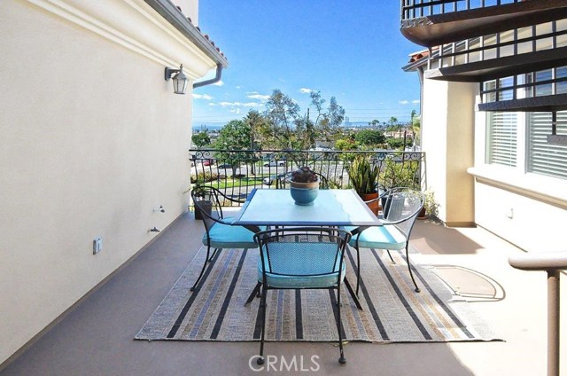 521 Irena Avenue, Redondo Beach, California 90277, 5 Bedrooms Bedrooms, ,3 BathroomsBathrooms,Residential,Sold,Irena,SB19053298