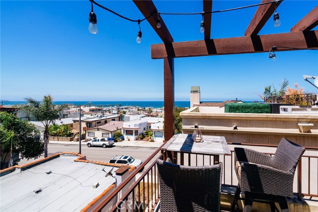 1715 Bayview Drive, Hermosa Beach, California 90254, 3 Bedrooms Bedrooms, ,2 BathroomsBathrooms,Residential,Sold,Bayview,SB17151823