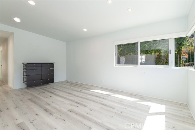 571 33rd Street, Manhattan Beach, California 90266, 2 Bedrooms Bedrooms, ,2 BathroomsBathrooms,Residential,Sold,33rd,SB21059997