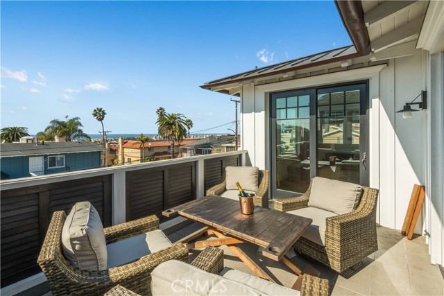 548 Pine Street, Hermosa Beach, California 90254, 4 Bedrooms Bedrooms, ,3 BathroomsBathrooms,Residential,Sold,Pine,SB21026550