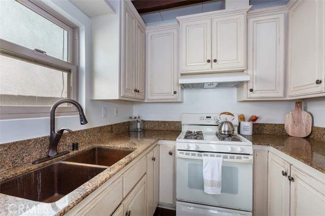 208 Kelp Street, Manhattan Beach, California 90266, 3 Bedrooms Bedrooms, ,1 BathroomBathrooms,Residential,Sold,Kelp,SB21034539