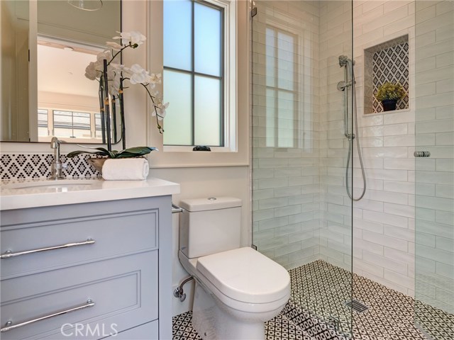 Guest/in-law suite bathroom.