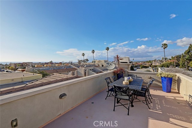 317 Anita Street, Redondo Beach, California 90278, 4 Bedrooms Bedrooms, ,3 BathroomsBathrooms,Residential,Sold,Anita,SB18047449