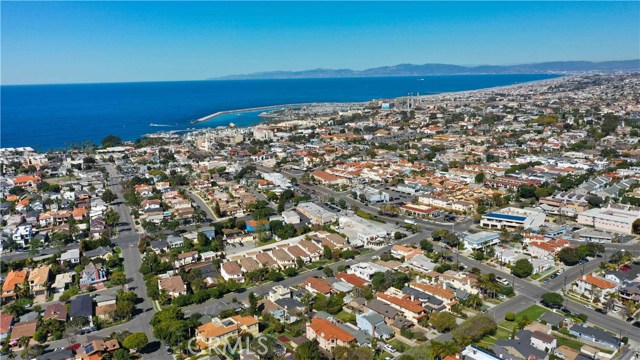 Aerial photo showing proximity to the coast.