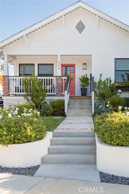 304 Gertruda Avenue, Redondo Beach, California 90277, 3 Bedrooms Bedrooms, ,2 BathroomsBathrooms,Residential,Sold,Gertruda,PV17065927