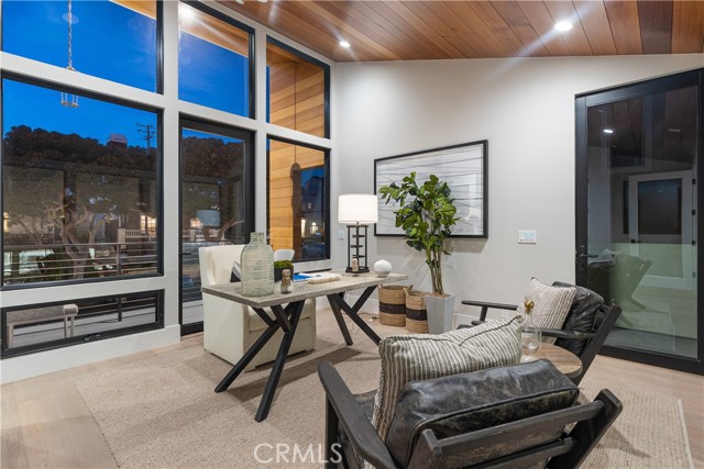 Corona Del Mar, CA 92625,410 Iris AVE