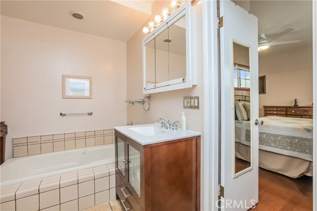 En suite master bath