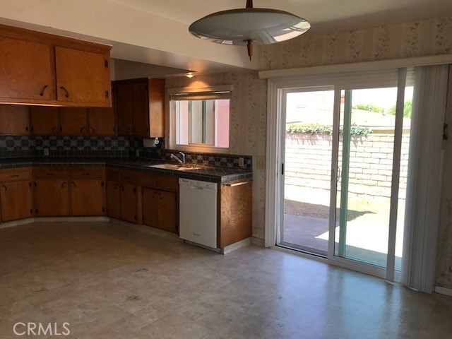 525 Avenue F, Redondo Beach, California 90277, 3 Bedrooms Bedrooms, ,1 BathroomBathrooms,Residential,Sold,Avenue F,SB17171155