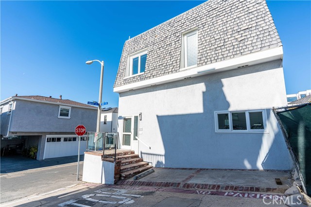 113 30th Place, Manhattan Beach, California 90266, 2 Bedrooms Bedrooms, ,2 BathroomsBathrooms,Residential,Sold,30th,SB21040269