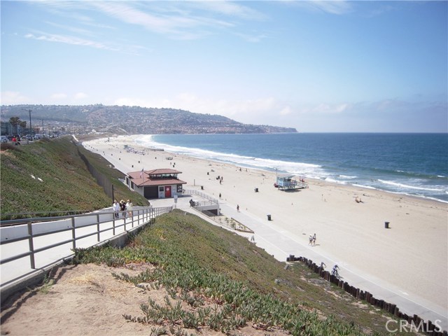 1062 Avenue C, Redondo Beach, California 90277, 2 Bedrooms Bedrooms, ,1 BathroomBathrooms,Residential,Sold,Avenue C,SB20138580