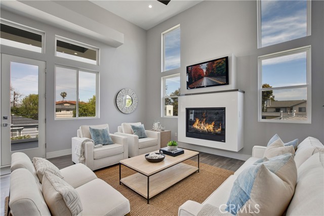 LIVING ROOM - BALCONY
