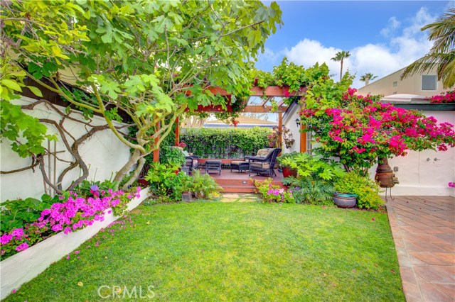1236 3rd Street, Hermosa Beach, California 90254, 2 Bedrooms Bedrooms, ,Residential,Sold,3rd,SB19113677