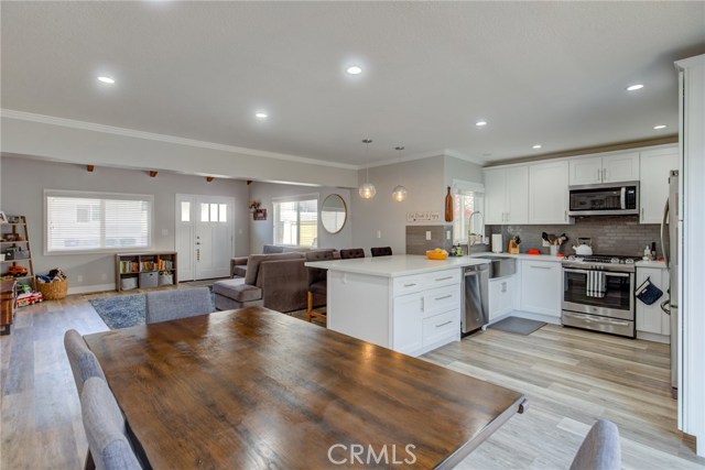 2014 Huntington Lane, Redondo Beach, California 90278, 6 Bedrooms Bedrooms, ,3 BathroomsBathrooms,Residential,Sold,Huntington,PV20087017