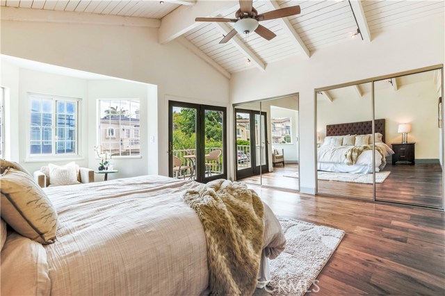 1023 4th Street, Hermosa Beach, California 90254, 3 Bedrooms Bedrooms, ,2 BathroomsBathrooms,Residential,Sold,4th,SB19152573