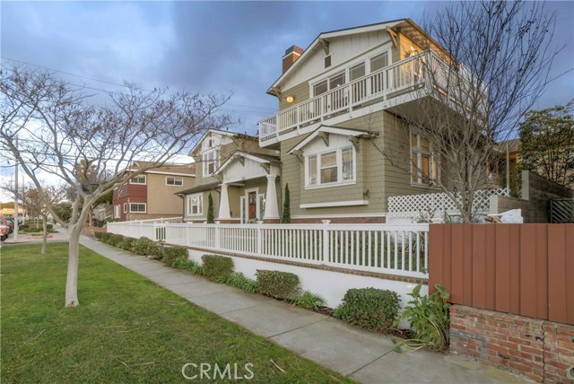 202 Avenue H, Redondo Beach, California 90277, 4 Bedrooms Bedrooms, ,3 BathroomsBathrooms,Residential,Sold,Avenue H,SB18040165