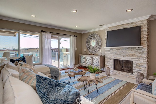 Bright and spacious living room with oversized DECK that is perfectly equipped for entertainment