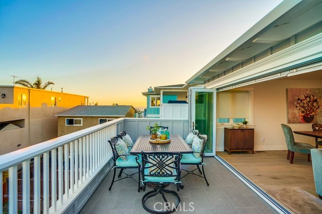 704 Loma, Hermosa Beach, California 90254, 4 Bedrooms Bedrooms, ,4 BathroomsBathrooms,Residential,Sold,Loma,SB19164166