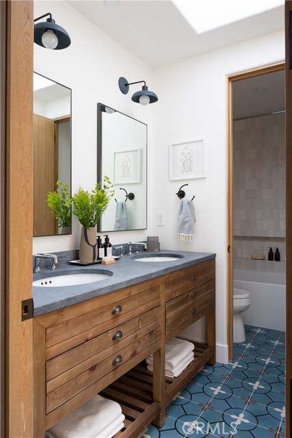 1720 Walnut Avenue, Manhattan Beach, California 90266, 5 Bedrooms Bedrooms, ,4 BathroomsBathrooms,Residential,Sold,Walnut,SB20059383