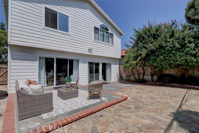 BACKYARD FLAGSTONE PATIO AREA