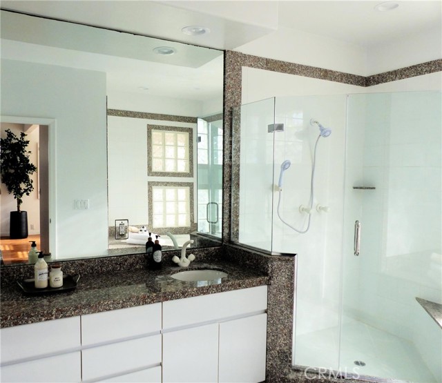 229 Moonstone Street, Manhattan Beach, California 90266, 3 Bedrooms Bedrooms, ,3 BathroomsBathrooms,Residential,Sold,Moonstone,SB21041796