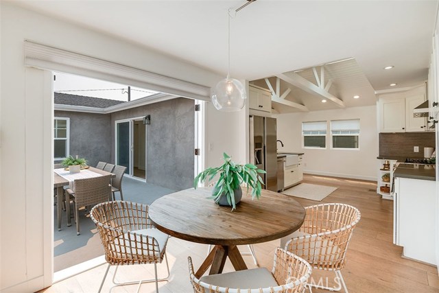 3528 Maple Avenue, Manhattan Beach, California 90266, 3 Bedrooms Bedrooms, ,2 BathroomsBathrooms,Residential,Sold,Maple,SB20187420