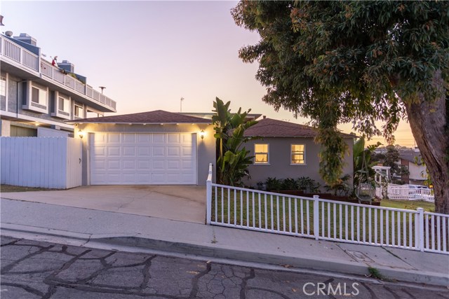 2022 Rockefeller Lane, Redondo Beach, California 90278, 2 Bedrooms Bedrooms, ,1 BathroomBathrooms,Residential,Sold,Rockefeller,SB20182136