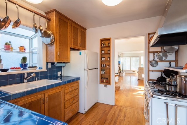 420 3rd Street, Manhattan Beach, California 90266, 2 Bedrooms Bedrooms, ,2 BathroomsBathrooms,Residential,Sold,3rd,SB19171660