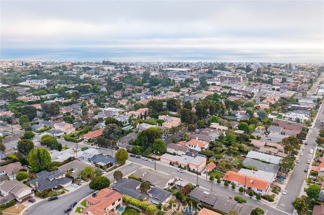 1301 5th Street, Manhattan Beach, California 90266, 4 Bedrooms Bedrooms, ,1 BathroomBathrooms,Residential,Sold,5th,SB21146888