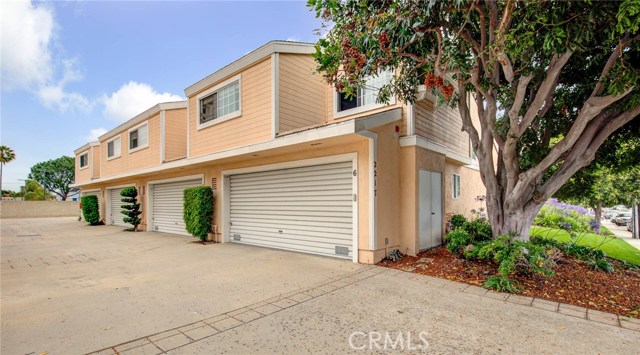 2217 Vanderbilt Lane, Redondo Beach, California 90278, 2 Bedrooms Bedrooms, ,1 BathroomBathrooms,Residential,Sold,Vanderbilt,SB19150868
