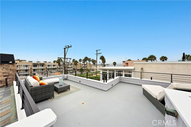 43 15th Court, Hermosa Beach, California 90254, 3 Bedrooms Bedrooms, ,3 BathroomsBathrooms,Residential,Sold,15th,SB21166681