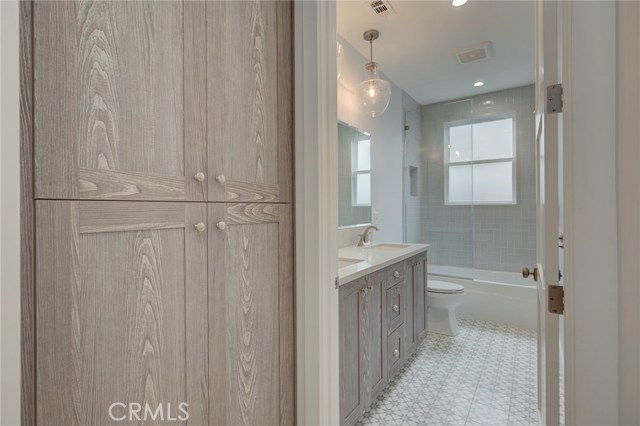 124 Guadalupe Avenue, Redondo Beach, California 90277, 3 Bedrooms Bedrooms, ,2 BathroomsBathrooms,Residential,Sold,Guadalupe,SB19041183