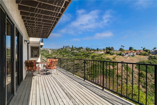 1625 Via Barcelona, Palos Verdes Estates, California 90274, 5 Bedrooms Bedrooms, ,3 BathroomsBathrooms,Residential,Sold,Via Barcelona,PV21111092