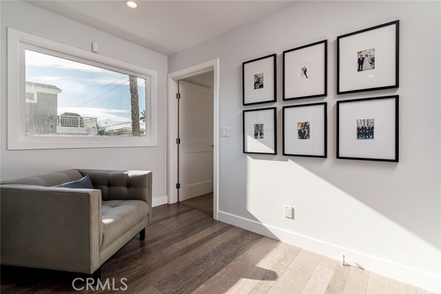 1072 7th Street, Hermosa Beach, California 90254, 4 Bedrooms Bedrooms, ,3 BathroomsBathrooms,Residential,Sold,7th,SB19164165