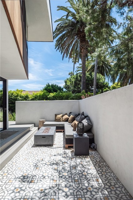 587 36th Street, Manhattan Beach, California 90266, 3 Bedrooms Bedrooms, ,2 BathroomsBathrooms,Residential,Sold,36th,SB21105044