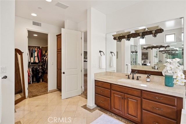556 Helberta Avenue, Redondo Beach, California 90277, 4 Bedrooms Bedrooms, ,3 BathroomsBathrooms,Residential,Sold,Helberta,SB20115662