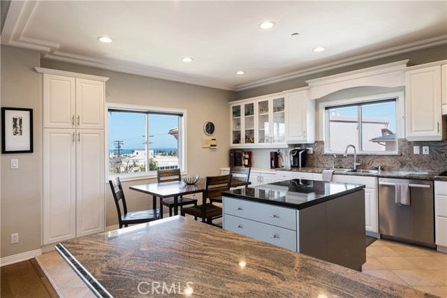 205 Helberta Avenue, Redondo Beach, California 90277, 4 Bedrooms Bedrooms, ,3 BathroomsBathrooms,Residential,Sold,Helberta,SB18113990