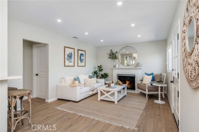 1012 Rosecrans Avenue, Manhattan Beach, California 90266, 3 Bedrooms Bedrooms, ,1 BathroomBathrooms,Residential,Sold,Rosecrans,SB20083912