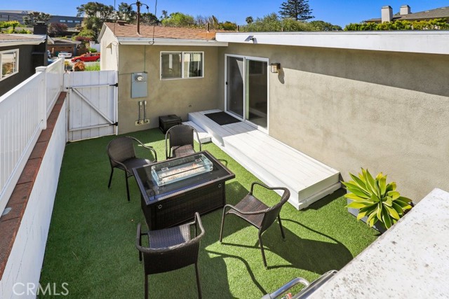 1345 Voorhees Avenue, Manhattan Beach, California 90266, 3 Bedrooms Bedrooms, ,2 BathroomsBathrooms,Residential,Sold,Voorhees,SB21074353