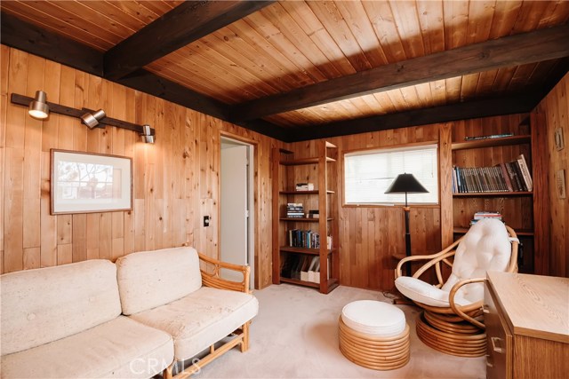 Bonus room/den (upstairs)