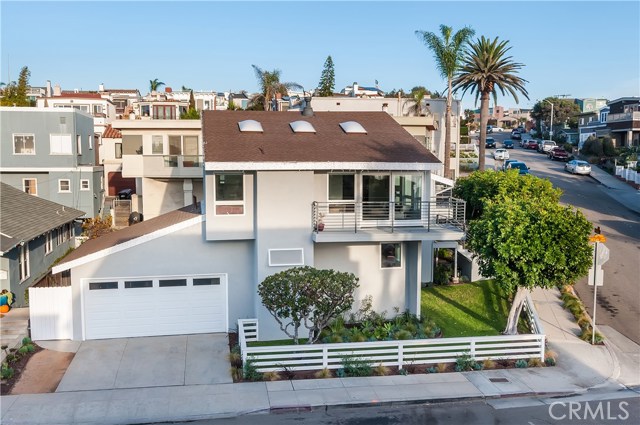 201 24th Street, Hermosa Beach, California 90254, 3 Bedrooms Bedrooms, ,2 BathroomsBathrooms,Residential,Sold,24th,SB17267233