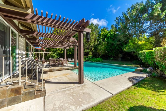34 Horseshoe Lane, Rolling Hills Estates, California 90274, 4 Bedrooms Bedrooms, ,4 BathroomsBathrooms,Residential,Sold,Horseshoe,SB18061448