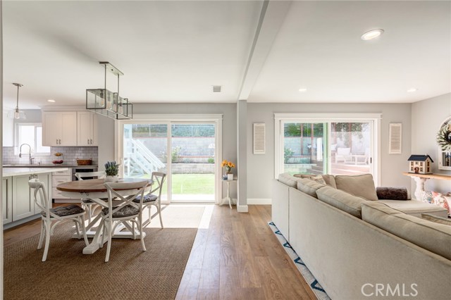 417 Susana Avenue, Redondo Beach, California 90277, 4 Bedrooms Bedrooms, ,2 BathroomsBathrooms,Residential,Sold,Susana,SB20152659