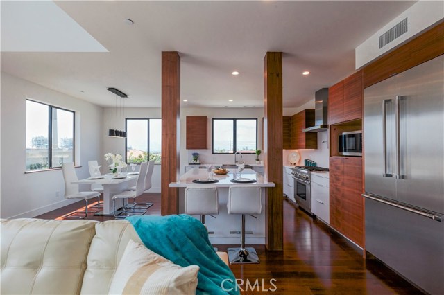 521 Gertruda, Redondo Beach, California 90277, 3 Bedrooms Bedrooms, ,4 BathroomsBathrooms,Residential,Sold,Gertruda,PV17183472