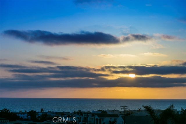 943 1st Street, Hermosa Beach, California 90254, 2 Bedrooms Bedrooms, ,2 BathroomsBathrooms,Residential,Sold,1st,SB17097562