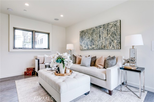 206 Moonstone Street, Manhattan Beach, California 90266, 4 Bedrooms Bedrooms, ,1 BathroomBathrooms,Residential,Sold,Moonstone,SB19150217